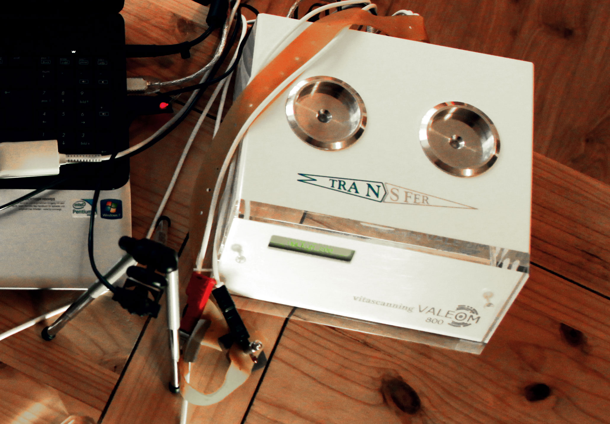 Paris Tower River 576x400